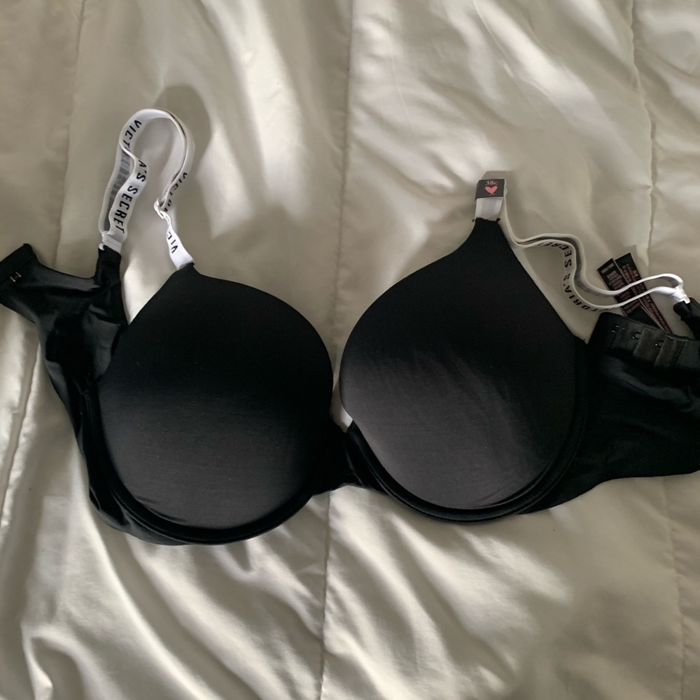BRAND NEW VICTORIA SECRET BRA